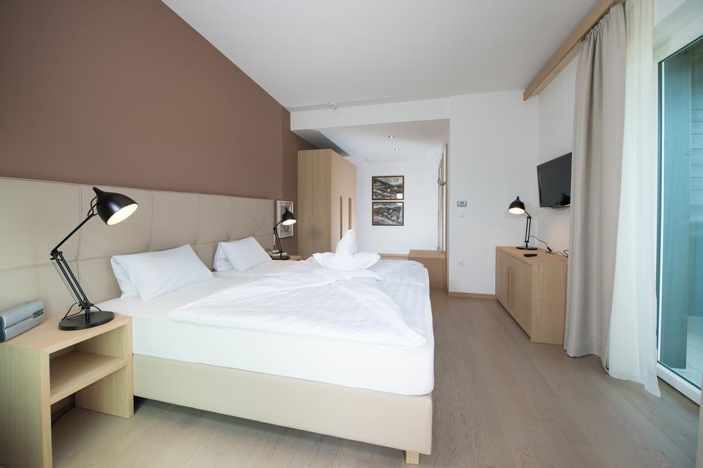 Seeberg Garni Hotel Caldaro Room photo